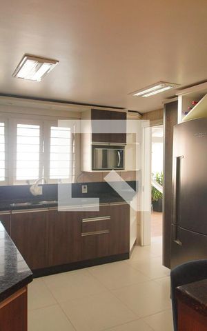 Casa à venda com 220m², 4 quartos e 2 vagas Casa à venda com 220m², 4 quartos e 2 vagasCozinha