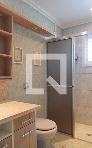 Casa à venda com 220m², 4 quartos e 2 vagas Casa à venda com 220m², 4 quartos e 2 vagasBanheiro