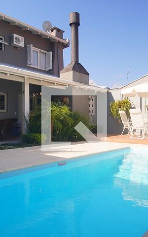 Casa à venda com 220m², 4 quartos e 2 vagas Casa à venda com 220m², 4 quartos e 2 vagasPiscina