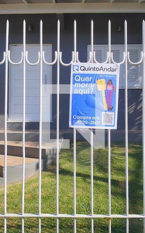 Casa à venda com 220m², 4 quartos e 2 vagas Casa à venda com 220m², 4 quartos e 2 vagasFachada