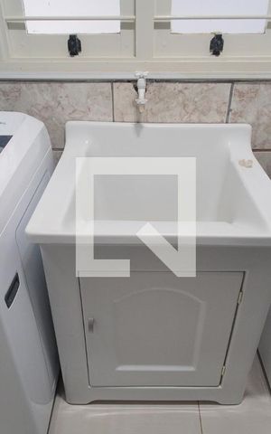 Casa à venda com 220m², 4 quartos e 2 vagas Casa à venda com 220m², 4 quartos e 2 vagasLavanderia