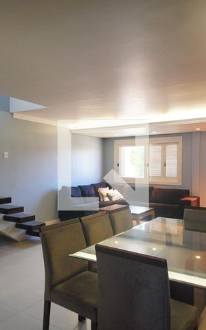 Casa à venda com 220m², 4 quartos e 2 vagas Casa à venda com 220m², 4 quartos e 2 vagasSala