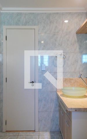 Casa à venda com 220m², 4 quartos e 2 vagas Casa à venda com 220m², 4 quartos e 2 vagasBanheiro