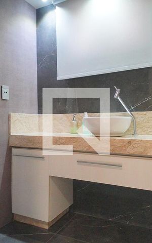 Casa à venda com 220m², 4 quartos e 2 vagas Casa à venda com 220m², 4 quartos e 2 vagasLavabo