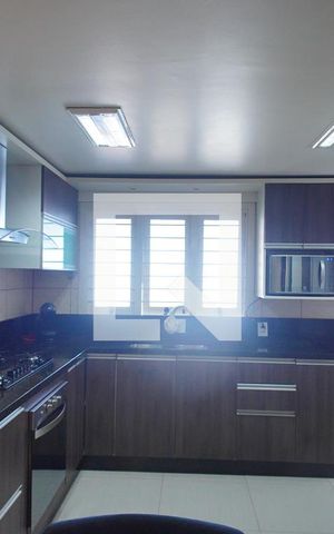 Casa à venda com 220m², 4 quartos e 2 vagas Casa à venda com 220m², 4 quartos e 2 vagasCozinha
