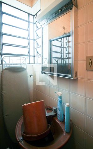 Casa à venda com 220m², 4 quartos e 5 vagas Casa à venda com 220m², 4 quartos e 5 vagasBanheiro da Suíte