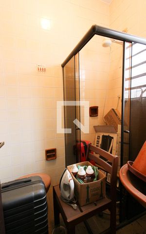 Casa à venda com 220m², 4 quartos e 5 vagas Casa à venda com 220m², 4 quartos e 5 vagasBanheiro da Suíte