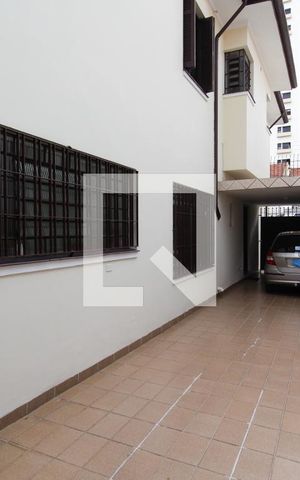 Casa à venda com 220m², 4 quartos e 5 vagas Casa à venda com 220m², 4 quartos e 5 vagasQuintal/Garagem