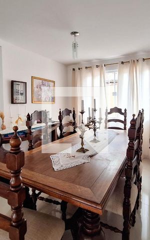 Casa à venda com 160m², 4 quartos e 3 vagas Casa à venda com 160m², 4 quartos e 3 vagasSala