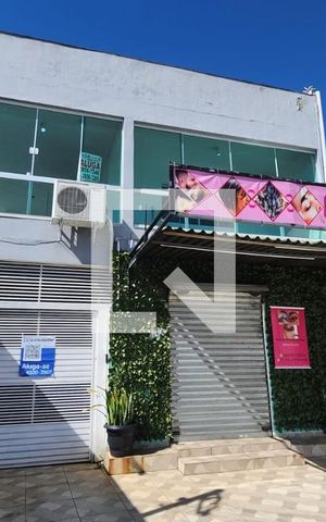 Casa à venda com 320m², 4 quartos e 1 vaga Casa à venda com 320m², 4 quartos e 1 vagaFachada