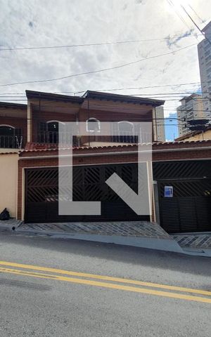 Casa à venda com 280m², 3 quartos e 3 vagas Casa à venda com 280m², 3 quartos e 3 vagasFachada