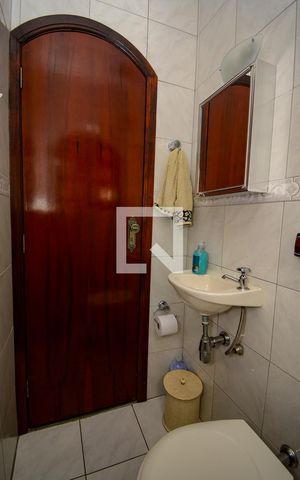Casa à venda com 280m², 3 quartos e 3 vagas Casa à venda com 280m², 3 quartos e 3 vagasBanheiro