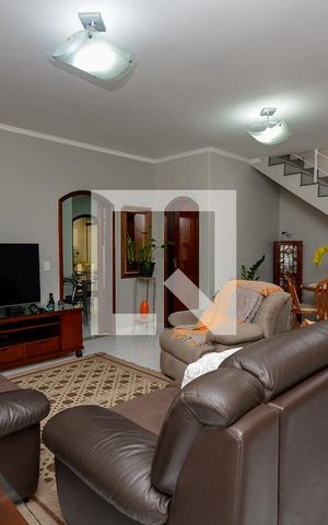Casa à venda com 280m², 3 quartos e 3 vagas Casa à venda com 280m², 3 quartos e 3 vagasSala