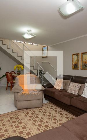 Casa à venda com 280m², 3 quartos e 3 vagas Casa à venda com 280m², 3 quartos e 3 vagasSala
