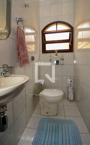 Casa à venda com 280m², 3 quartos e 3 vagas Casa à venda com 280m², 3 quartos e 3 vagasLavabo