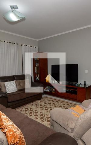 Casa à venda com 280m², 3 quartos e 3 vagas Casa à venda com 280m², 3 quartos e 3 vagasSala