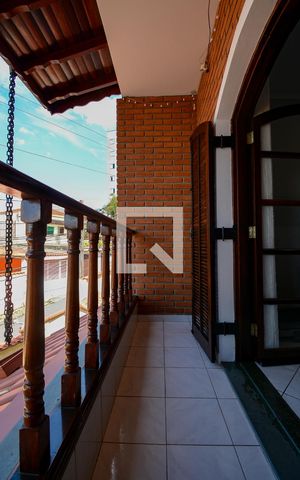 Casa à venda com 280m², 3 quartos e 3 vagas Casa à venda com 280m², 3 quartos e 3 vagasVaranda