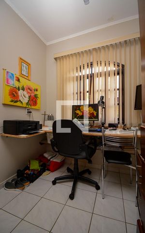 Casa à venda com 280m², 3 quartos e 3 vagas Casa à venda com 280m², 3 quartos e 3 vagasEscritório