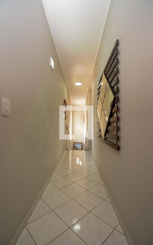 Casa à venda com 280m², 3 quartos e 3 vagas Casa à venda com 280m², 3 quartos e 3 vagasCorredor