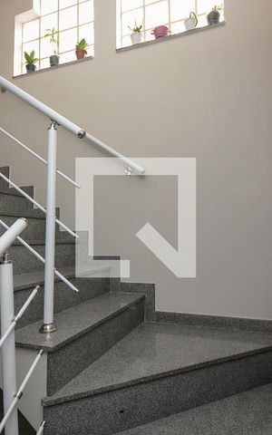 Casa à venda com 280m², 3 quartos e 3 vagas Casa à venda com 280m², 3 quartos e 3 vagasEscada