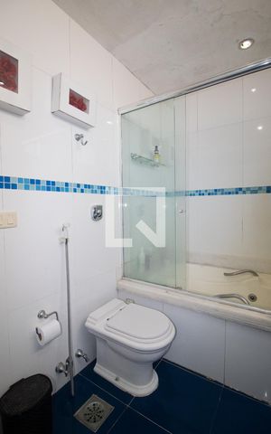 Apartamento à venda com 134m², 4 quartos e 3 vagas Apartamento à venda com 134m², 4 quartos e 3 vagasBanheiro da Suíte