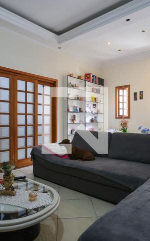 Casa à venda com 100m², 2 quartos e 5 vagas Casa à venda com 100m², 2 quartos e 5 vagasSala de estar