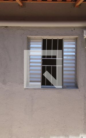 Casa para alugar com 21m², 1 quarto e sem vagaQuintal e área de serviço