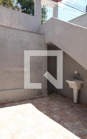 Casa para alugar com 21m², 1 quarto e sem vagaQuintal e área de serviço
