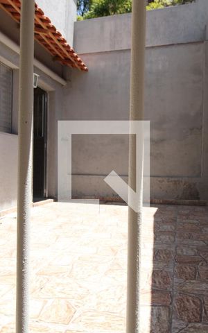 Casa para alugar com 21m², 1 quarto e sem vagaQuintal e área de serviço