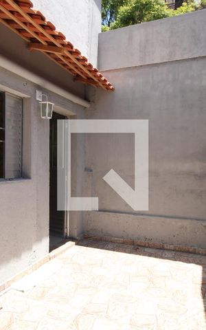 Casa para alugar com 21m², 1 quarto e sem vagaQuintal e área de serviço