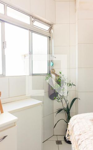 Apartamento à venda com 200m², 4 quartos e 2 vagas Apartamento à venda com 200m², 4 quartos e 2 vagasÁrea de Serviço