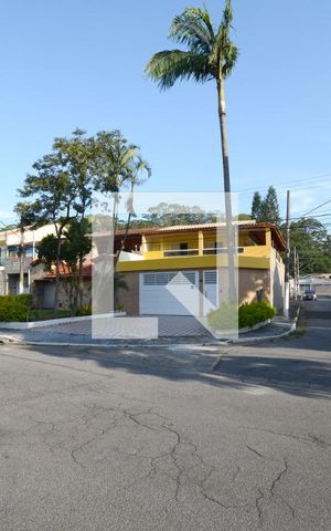 Casa à venda com 197m², 3 quartos e 3 vagasFachada