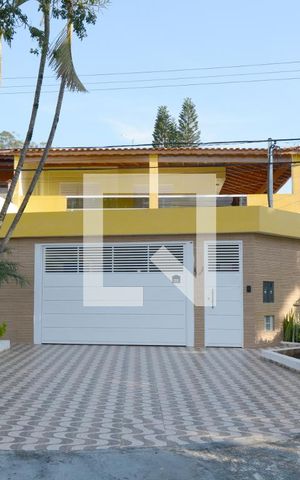 Casa à venda com 197m², 3 quartos e 3 vagasFachada