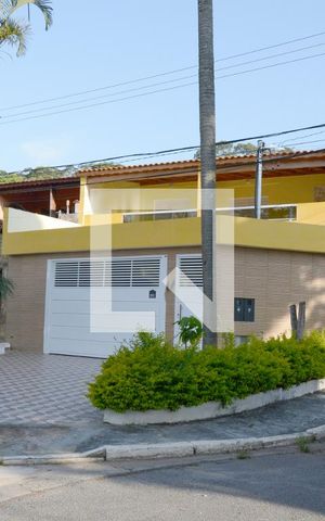 Casa à venda com 197m², 3 quartos e 3 vagasFachada