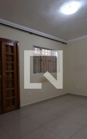 Casa para alugar com 70m², 1 quarto e sem vagaSuíte