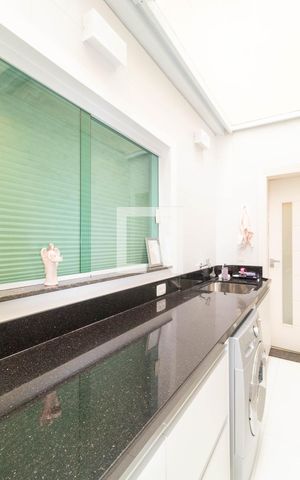 Casa à venda com 180m², 3 quartos e 4 vagas Casa à venda com 180m², 3 quartos e 4 vagasÁrea de Serviço