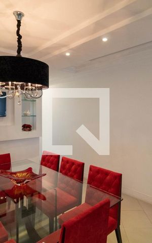 Casa à venda com 180m², 3 quartos e 4 vagas Casa à venda com 180m², 3 quartos e 4 vagasCozinha