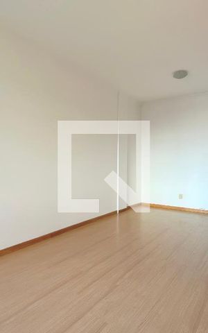 Apartamento à venda com 120m², 3 quartos e sem vaga Apartamento à venda com 120m², 3 quartos e sem vagaSala