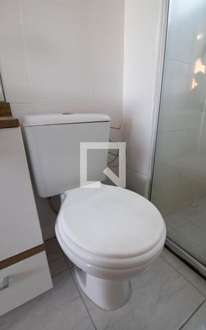 Apartamento à venda com 42m², 2 quartos e 1 vaga Apartamento à venda com 42m², 2 quartos e 1 vagaBanheiro
