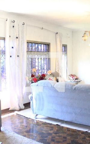 Casa à venda com 360m², 4 quartos e 8 vagasSala