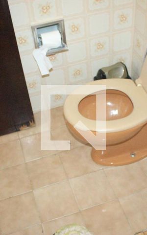 Casa à venda com 360m², 4 quartos e 8 vagasBanheiro social 