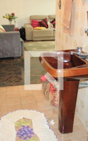 Casa à venda com 360m², 4 quartos e 8 vagasLavabo
