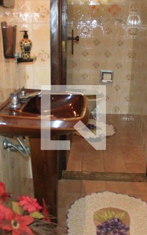 Casa à venda com 360m², 4 quartos e 8 vagasLavabo