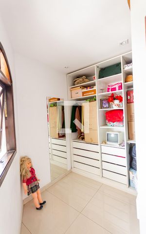 Casa à venda com 412m², 3 quartos e 3 vagas Casa à venda com 412m², 3 quartos e 3 vagasCloset