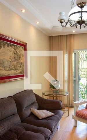 Casa à venda com 200m², 2 quartos e 2 vagas Casa à venda com 200m², 2 quartos e 2 vagasSala