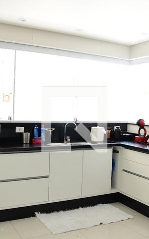 Casa para alugar com 699m², 4 quartos e 4 vagasCozinha