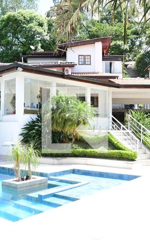 Casa para alugar com 699m², 4 quartos e 4 vagasFachada