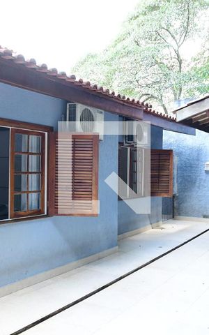 Casa para alugar com 699m², 4 quartos e 4 vagasFundos