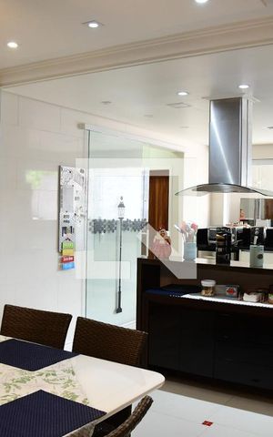 Casa para alugar com 699m², 4 quartos e 4 vagasCozinha