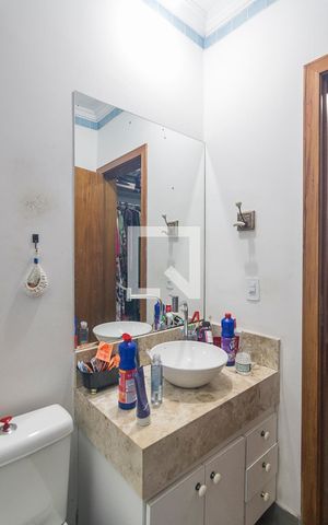 Casa à venda com 200m², 4 quartos e 2 vagas Casa à venda com 200m², 4 quartos e 2 vagasBanheiro da Suite 2